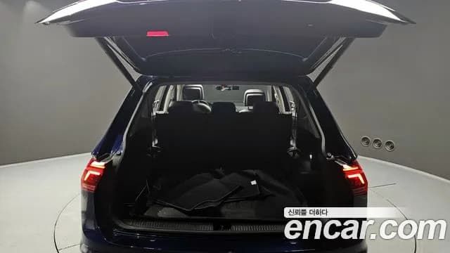 2023 Volkswagen Tiguan Allspace 2.0 TSI Prestige Sold VIN WVGZZZ5NXPM081061 – trunk area 2023 Volkswagen Tiguan Allspace 2.0 TSI Prestige Sold VIN WVGZZZ5NXPM081061 – trunk area