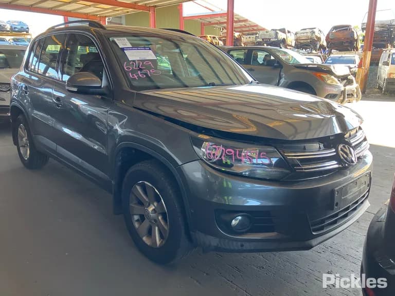 2014 Volkswagen Tiguan Used VIN WVGZZZ5NZEW095525 – trunk area 2014 Volkswagen Tiguan Used VIN WVGZZZ5NZEW095525 – trunk area