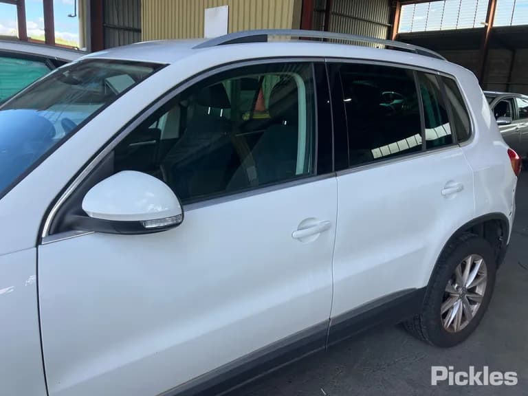 2014 Volkswagen Tiguan Used VIN WVGZZZ5NZFW032268 – side profile 2014 Volkswagen Tiguan Used VIN WVGZZZ5NZFW032268 – side profile