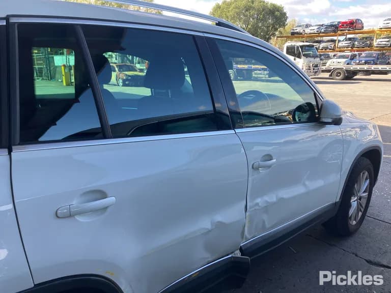 2014 Volkswagen Tiguan Used VIN WVGZZZ5NZFW032268 – engine bay 2014 Volkswagen Tiguan Used VIN WVGZZZ5NZFW032268 – engine bay