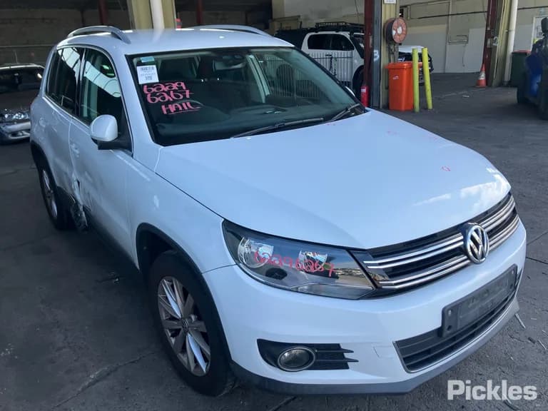 2014 Volkswagen Tiguan Used VIN WVGZZZ5NZFW032268 – exterior detail 2014 Volkswagen Tiguan Used VIN WVGZZZ5NZFW032268 – exterior detail