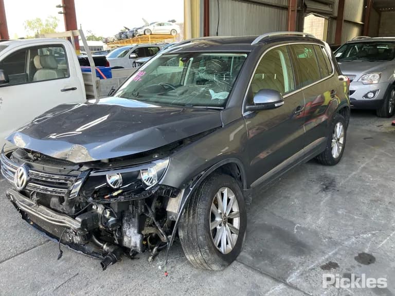 2015 Volkswagen Tiguan Used VIN WVGZZZ5NZFW032580 – rear exterior 2015 Volkswagen Tiguan Used VIN WVGZZZ5NZFW032580 – rear exterior