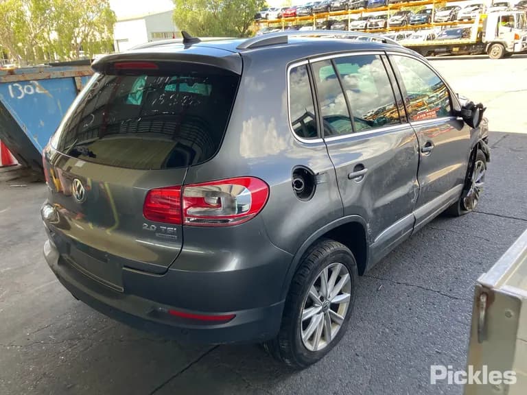 2015 Volkswagen Tiguan Used VIN WVGZZZ5NZFW032580 – side profile 2015 Volkswagen Tiguan Used VIN WVGZZZ5NZFW032580 – side profile