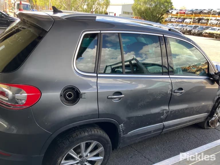 2015 Volkswagen Tiguan Used VIN WVGZZZ5NZFW032580 – photo 22 2015 Volkswagen Tiguan Used VIN WVGZZZ5NZFW032580 – photo 22