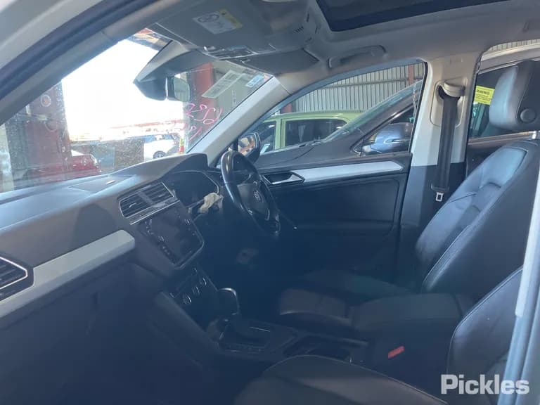 2018 Volkswagen Tiguan Used VIN WVGZZZ5NZJW893732 – undercarriage 2018 Volkswagen Tiguan Used VIN WVGZZZ5NZJW893732 – undercarriage