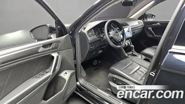2018 Volkswagen Tiguan 2nd Gen 2.0 TDI Premium Sold VIN WVGZZZ5NZJW930291 – rear exterior 2018 Volkswagen Tiguan 2nd Gen 2.0 TDI Premium Sold VIN WVGZZZ5NZJW930291 – rear exterior