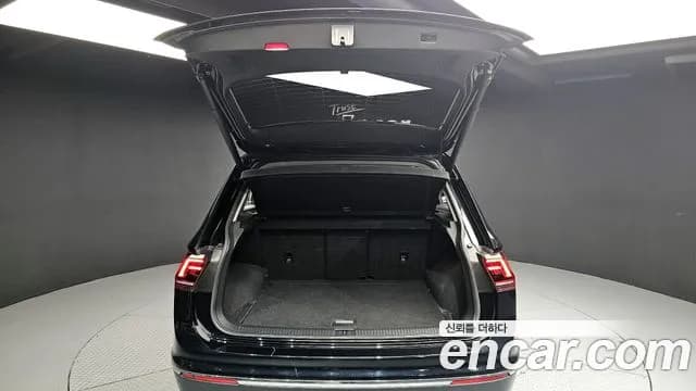 2018 Volkswagen Tiguan 2nd Gen 2.0 TDI Premium Sold VIN WVGZZZ5NZJW930291 – side profile 2018 Volkswagen Tiguan 2nd Gen 2.0 TDI Premium Sold VIN WVGZZZ5NZJW930291 – side profile