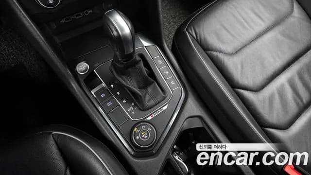 2020 Volkswagen Tiguan 2nd Gen 2.0 TDI 4Motion Prestige Sold VIN WVGZZZ5NZLW352696 – interior seats 2020 Volkswagen Tiguan 2nd Gen 2.0 TDI 4Motion Prestige Sold VIN WVGZZZ5NZLW352696 – interior seats