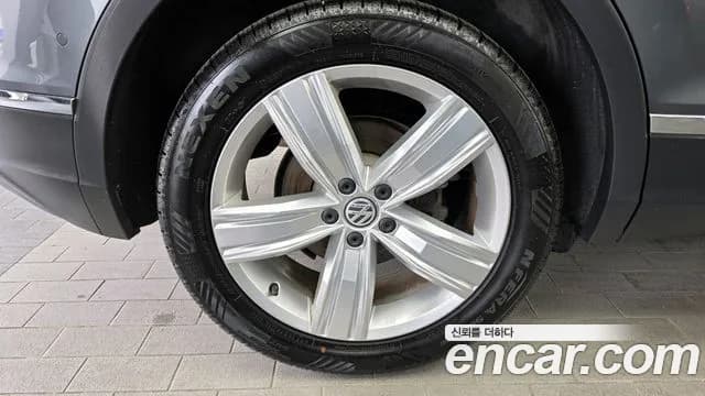 2020 Volkswagen Tiguan 2nd Gen 2.0 TDI 4Motion Prestige Sold VIN WVGZZZ5NZLW352696 – undercarriage 2020 Volkswagen Tiguan 2nd Gen 2.0 TDI 4Motion Prestige Sold VIN WVGZZZ5NZLW352696 – undercarriage