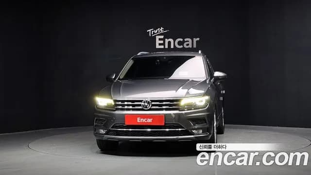 2020 Volkswagen Tiguan 2nd Gen 2.0 TDI 4Motion Prestige Sold VIN WVGZZZ5NZLW352696 – trunk area 2020 Volkswagen Tiguan 2nd Gen 2.0 TDI 4Motion Prestige Sold VIN WVGZZZ5NZLW352696 – trunk area