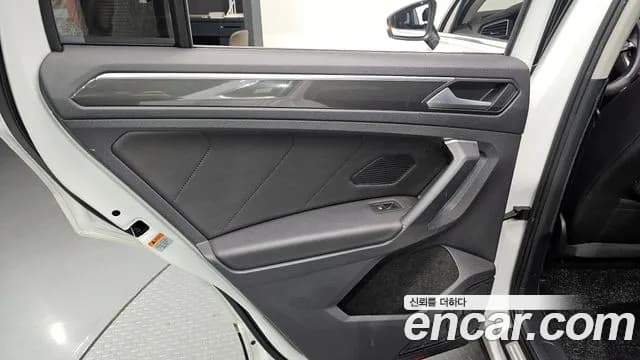 2020 Volkswagen Tiguan 2nd Gen 2.0 TDI 4Motion Prestige Sold VIN WVGZZZ5NZLW355799 – exterior detail 2020 Volkswagen Tiguan 2nd Gen 2.0 TDI 4Motion Prestige Sold VIN WVGZZZ5NZLW355799 – exterior detail