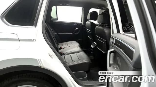 2020 Volkswagen Tiguan 2nd Gen 2.0 TDI Premium Sold VIN WVGZZZ5NZLW356893 – side profile 2020 Volkswagen Tiguan 2nd Gen 2.0 TDI Premium Sold VIN WVGZZZ5NZLW356893 – side profile