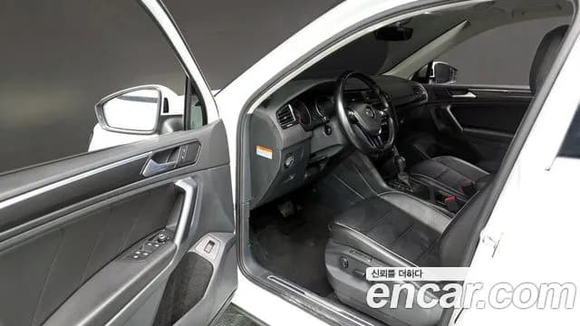 2020 Volkswagen Tiguan 2nd Gen 2.0 TDI Premium Sold VIN WVGZZZ5NZLW356893 – photo 11 2020 Volkswagen Tiguan 2nd Gen 2.0 TDI Premium Sold VIN WVGZZZ5NZLW356893 – photo 11