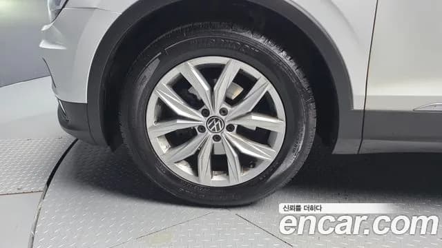 2020 Volkswagen Tiguan 2nd Gen 2.0 TDI Premium Sold VIN WVGZZZ5NZLW394079 – photo 18 2020 Volkswagen Tiguan 2nd Gen 2.0 TDI Premium Sold VIN WVGZZZ5NZLW394079 – photo 18