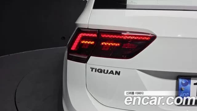 2020 Volkswagen Tiguan 2nd Gen 2.0 TDI Premium Sold VIN WVGZZZ5NZLW398134 – exterior detail 2020 Volkswagen Tiguan 2nd Gen 2.0 TDI Premium Sold VIN WVGZZZ5NZLW398134 – exterior detail