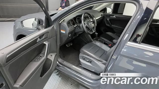 2020 Volkswagen Tiguan 2nd Gen 2.0 TDI Premium Sold VIN WVGZZZ5NZLW414470 – rear exterior 2020 Volkswagen Tiguan 2nd Gen 2.0 TDI Premium Sold VIN WVGZZZ5NZLW414470 – rear exterior