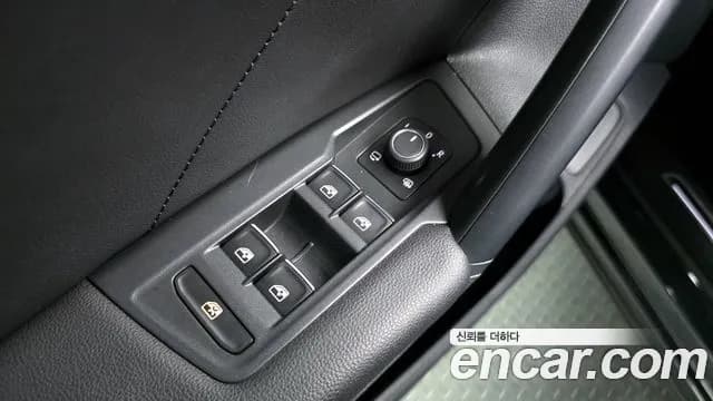 2020 Volkswagen Tiguan 2nd Gen 2.0 TDI Premium Sold VIN WVGZZZ5NZLW414470 – exterior detail 2020 Volkswagen Tiguan 2nd Gen 2.0 TDI Premium Sold VIN WVGZZZ5NZLW414470 – exterior detail