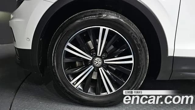 2020 Volkswagen Tiguan 2nd Gen 2.0 TDI Prestige Sold VIN WVGZZZ5NZLW815308 – exterior detail 2020 Volkswagen Tiguan 2nd Gen 2.0 TDI Prestige Sold VIN WVGZZZ5NZLW815308 – exterior detail