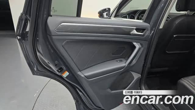 2020 Volkswagen Tiguan 2nd Gen 2.0 TDI Prestige Sold VIN WVGZZZ5NZLW832962 – trunk area 2020 Volkswagen Tiguan 2nd Gen 2.0 TDI Prestige Sold VIN WVGZZZ5NZLW832962 – trunk area