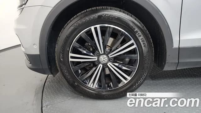 2020 Volkswagen Tiguan 2nd Gen 2.0 TDI Prestige Sold VIN WVGZZZ5NZLW850820 – photo 16 2020 Volkswagen Tiguan 2nd Gen 2.0 TDI Prestige Sold VIN WVGZZZ5NZLW850820 – photo 16