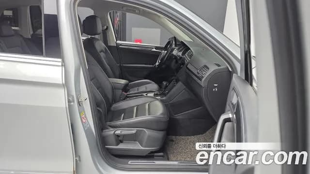 2020 Volkswagen Tiguan 2nd Gen 2.0 TDI Premium Sold VIN WVGZZZ5NZLW861196 – photo 11 2020 Volkswagen Tiguan 2nd Gen 2.0 TDI Premium Sold VIN WVGZZZ5NZLW861196 – photo 11