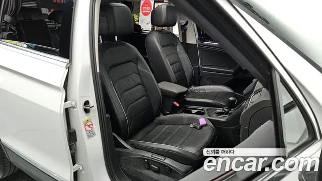 2020 Volkswagen Tiguan 2nd Gen 2.0 TDI Prestige Sold VIN WVGZZZ5NZLW877246 – interior seats 2020 Volkswagen Tiguan 2nd Gen 2.0 TDI Prestige Sold VIN WVGZZZ5NZLW877246 – interior seats