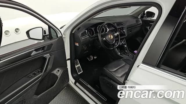 2020 Volkswagen Tiguan 2nd Gen 2.0 TDI Prestige Sold VIN WVGZZZ5NZLW877246 – photo 17 2020 Volkswagen Tiguan 2nd Gen 2.0 TDI Prestige Sold VIN WVGZZZ5NZLW877246 – photo 17