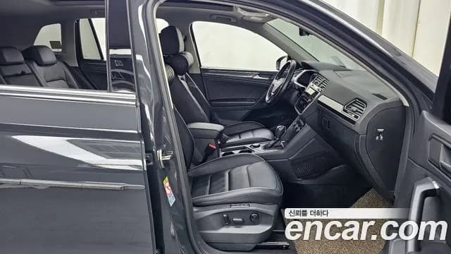 2020 Volkswagen Tiguan 2nd Gen 2.0 TDI 4Motion Prestige Sold VIN WVGZZZ5NZLW880480 – photo 19 2020 Volkswagen Tiguan 2nd Gen 2.0 TDI 4Motion Prestige Sold VIN WVGZZZ5NZLW880480 – photo 19