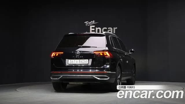 2022 Volkswagen Tiguan 2nd Gen 2.0 TDI Premium Sold VIN WVGZZZ5NZNW008770 – rear exterior 2022 Volkswagen Tiguan 2nd Gen 2.0 TDI Premium Sold VIN WVGZZZ5NZNW008770 – rear exterior