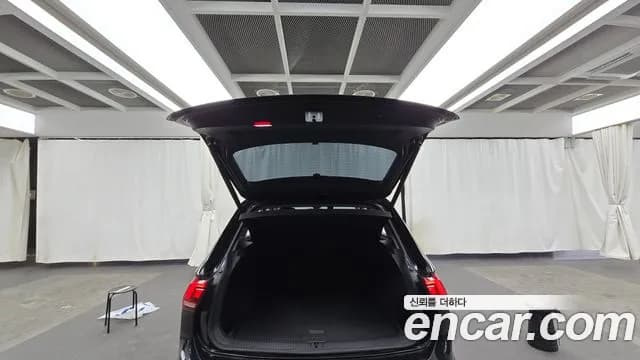 2022 Volkswagen Tiguan 2nd Gen 2.0 TDI Premium Sold VIN WVGZZZ5NZNW008770 – interior seats 2022 Volkswagen Tiguan 2nd Gen 2.0 TDI Premium Sold VIN WVGZZZ5NZNW008770 – interior seats