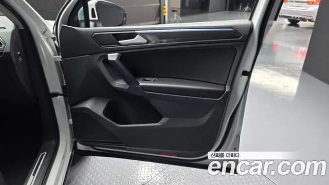 2022 Volkswagen Tiguan 2nd Gen 2.0 TDI Premium Sold VIN WVGZZZ5NZNW522489 – rear exterior 2022 Volkswagen Tiguan 2nd Gen 2.0 TDI Premium Sold VIN WVGZZZ5NZNW522489 – rear exterior