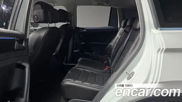 2022 Volkswagen Tiguan 2nd Gen 2.0 TDI Premium Sold VIN WVGZZZ5NZNW522489 – interior seats 2022 Volkswagen Tiguan 2nd Gen 2.0 TDI Premium Sold VIN WVGZZZ5NZNW522489 – interior seats