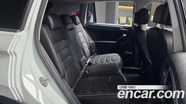 2022 Volkswagen Tiguan 2nd Gen 2.0 TDI Premium Sold VIN WVGZZZ5NZNW522489 – trunk area 2022 Volkswagen Tiguan 2nd Gen 2.0 TDI Premium Sold VIN WVGZZZ5NZNW522489 – trunk area