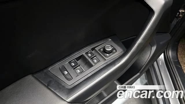 2021 Volkswagen T-Roc 2.0 TDI Premium Sold VIN WVGZZZA1ZMV032030 – exterior detail 2021 Volkswagen T-Roc 2.0 TDI Premium Sold VIN WVGZZZA1ZMV032030 – exterior detail