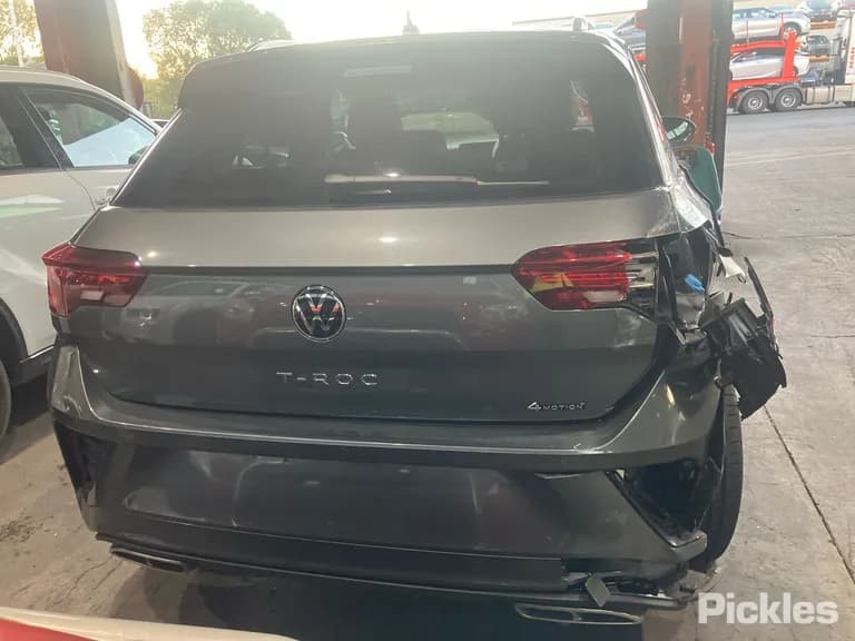 2024 Volkswagen T-Roc Used VIN WVGZZZA1ZRV064267 – undercarriage 2024 Volkswagen T-Roc Used VIN WVGZZZA1ZRV064267 – undercarriage