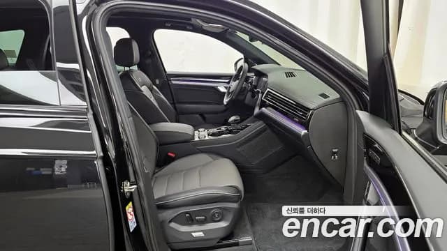 2023 Volkswagen Touareg 3rd Gen 3.0 TDI R-Line Sold VIN WVGZZZCR0PD030948 – dashboard 2023 Volkswagen Touareg 3rd Gen 3.0 TDI R-Line Sold VIN WVGZZZCR0PD030948 – dashboard