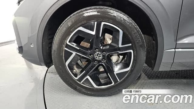 2024 Volkswagen Touareg 3rd Gen 3.0 TDI Prestige Sold VIN WVGZZZCR4RD013430 – front exterior 2024 Volkswagen Touareg 3rd Gen 3.0 TDI Prestige Sold VIN WVGZZZCR4RD013430 – front exterior