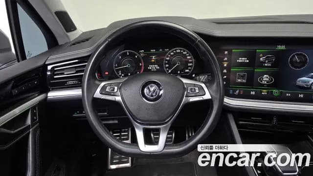 2020 Volkswagen Touareg 3rd Gen 4.0 TDI Prestige Sold VIN WVGZZZCRZLD029926 – trunk area 2020 Volkswagen Touareg 3rd Gen 4.0 TDI Prestige Sold VIN WVGZZZCRZLD029926 – trunk area