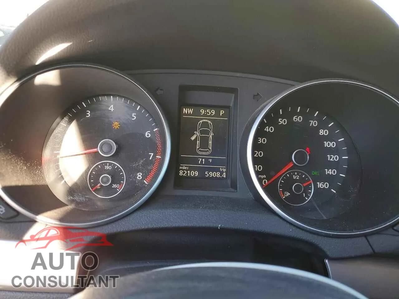 2010 VOLKSWAGEN GOLF Damaged VIN WVWBB7AJ6AW303575 – trunk area 2010 VOLKSWAGEN GOLF Damaged VIN WVWBB7AJ6AW303575 – trunk area