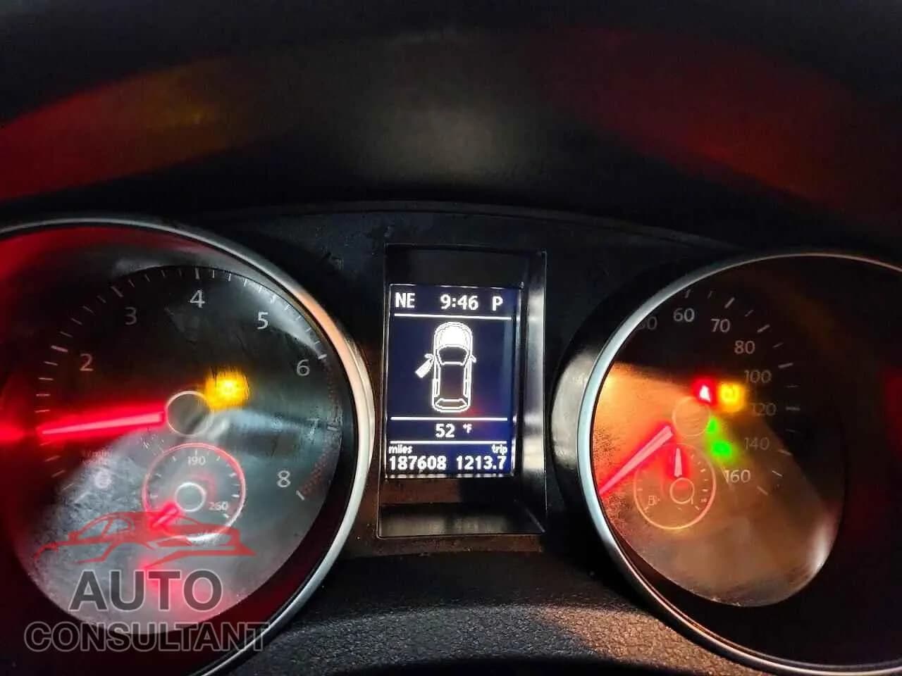 2012 VOLKSWAGEN GOLF Damaged VIN WVWDB7AJ2CW199050 – trunk area 2012 VOLKSWAGEN GOLF Damaged VIN WVWDB7AJ2CW199050 – trunk area