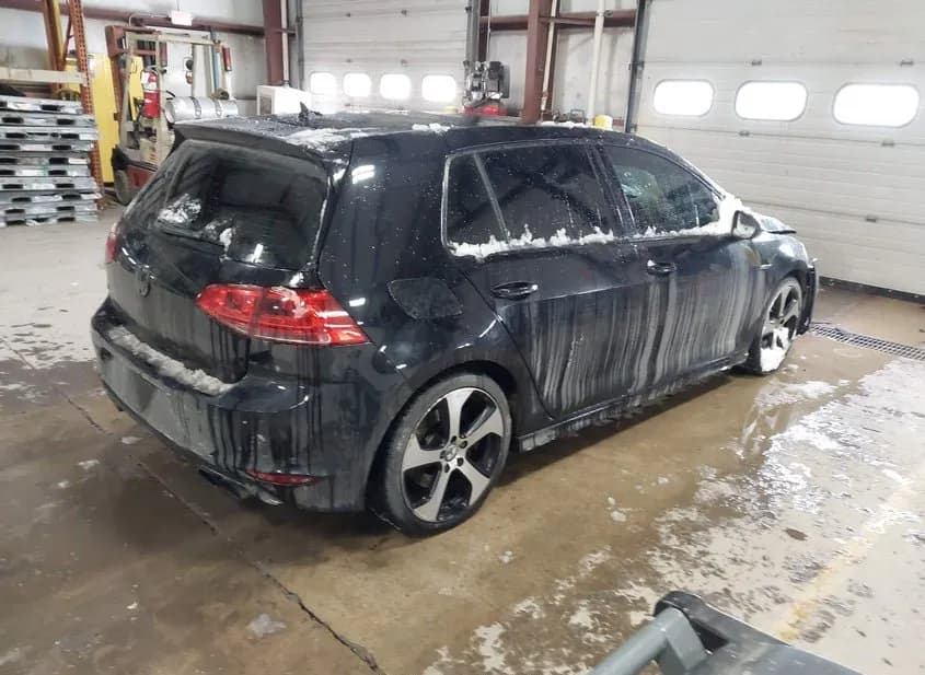 2016 VOLKSWAGEN Golf R Used VIN WVWLF7AU1GW236153 – front exterior 2016 VOLKSWAGEN Golf R Used VIN WVWLF7AU1GW236153 – front exterior