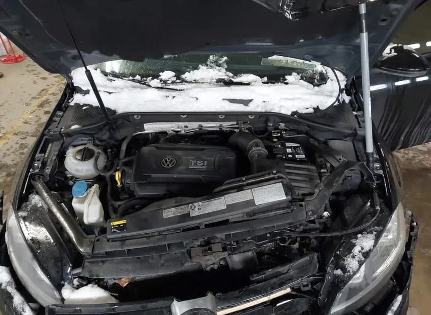 2016 VOLKSWAGEN Golf R Used VIN WVWLF7AU1GW236153 – trunk area 2016 VOLKSWAGEN Golf R Used VIN WVWLF7AU1GW236153 – trunk area