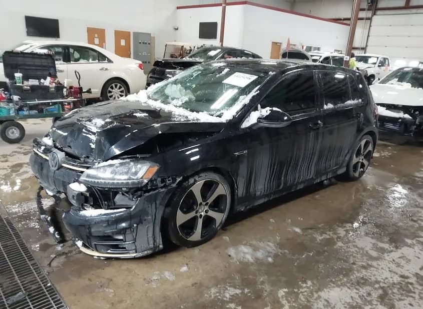 2016 VOLKSWAGEN Golf R Used VIN WVWLF7AU1GW236153 – photo 15 2016 VOLKSWAGEN Golf R Used VIN WVWLF7AU1GW236153 – photo 15