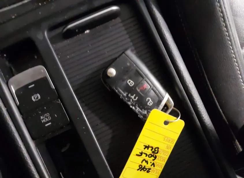 2016 VOLKSWAGEN Golf R Used VIN WVWLF7AU1GW236153 – photo 16 2016 VOLKSWAGEN Golf R Used VIN WVWLF7AU1GW236153 – photo 16