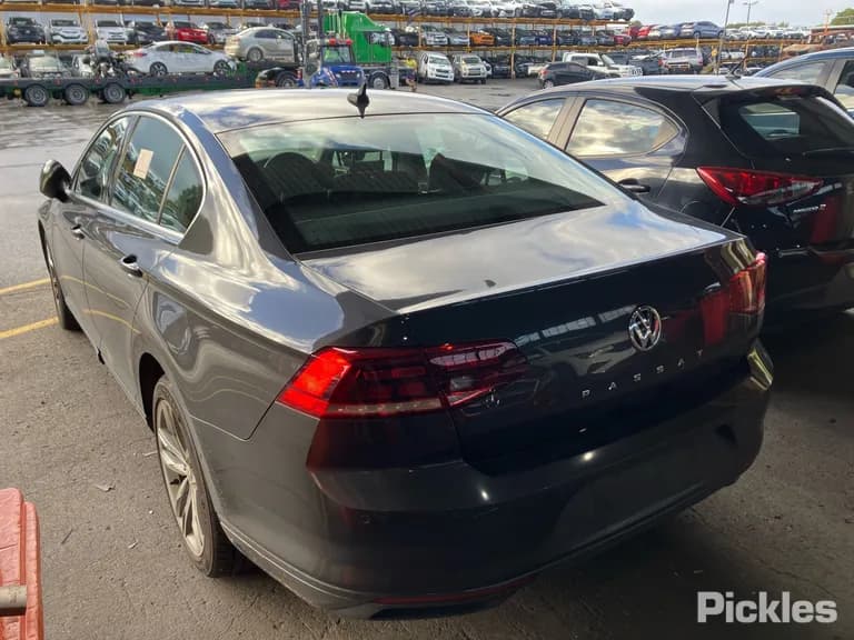 2020 Volkswagen Passat Used VIN WVWZZZ3CZLE050149 – exterior detail 2020 Volkswagen Passat Used VIN WVWZZZ3CZLE050149 – exterior detail