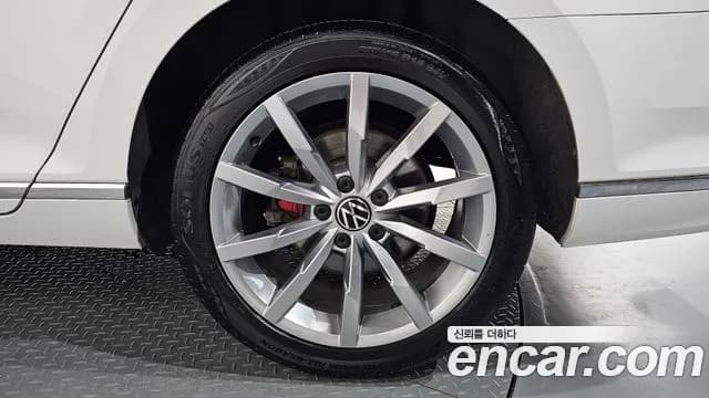 2022 Volkswagen Passat GT (B8) 2.0 TDI Prestige Sold VIN WVWZZZ3CZNE022585 – undercarriage 2022 Volkswagen Passat GT (B8) 2.0 TDI Prestige Sold VIN WVWZZZ3CZNE022585 – undercarriage