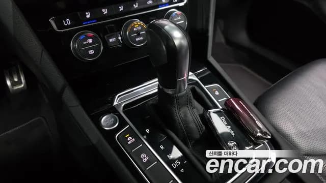 2019 Volkswagen Arteon 2.0 TDI Prestige Sold VIN WVWZZZ3HZKE016978 – interior seats 2019 Volkswagen Arteon 2.0 TDI Prestige Sold VIN WVWZZZ3HZKE016978 – interior seats