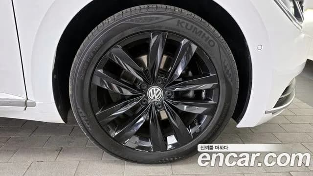 2019 Volkswagen Arteon 2.0 TDI Prestige Sold VIN WVWZZZ3HZKE017270 – front exterior 2019 Volkswagen Arteon 2.0 TDI Prestige Sold VIN WVWZZZ3HZKE017270 – front exterior