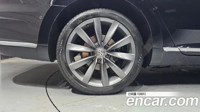 2020 Volkswagen Arteon 2.0 TDI Prestige Sold VIN WVWZZZ3HZLE016631 – trunk area 2020 Volkswagen Arteon 2.0 TDI Prestige Sold VIN WVWZZZ3HZLE016631 – trunk area
