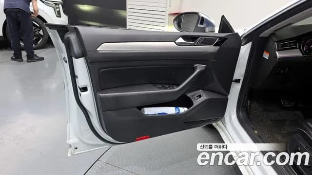 2020 Volkswagen Arteon 2.0 TDI Premium Sold VIN WVWZZZ3HZLE019584 – interior seats 2020 Volkswagen Arteon 2.0 TDI Premium Sold VIN WVWZZZ3HZLE019584 – interior seats